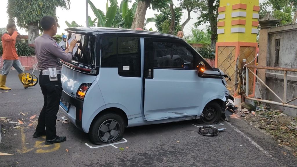 Petugas DLH Kota Mojokerto Tewas Tertabrak Mobil Listrik