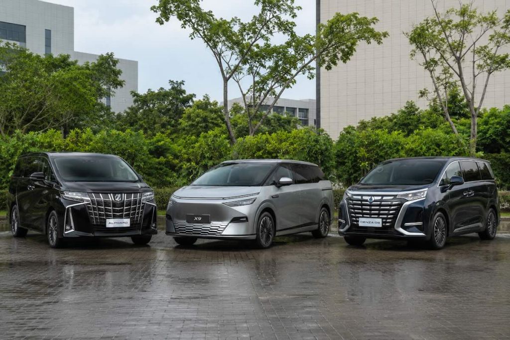 Perbandingan Toyota Alphard, XPENG X9, dan Denza D9 Terbaru, Mana MPV Premium Terbaik?