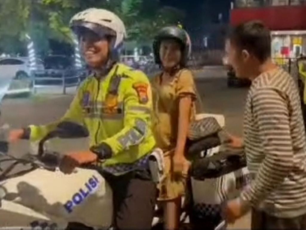 Viral Video Ibu Hamil di Sidoarjo Ngidam Naik Motor Polisi