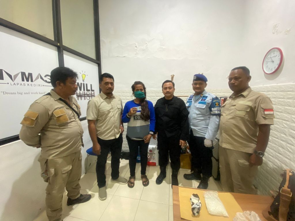 Istri Napi Lapas Kediri Selundupkan Okerbaya di Celana Dalam