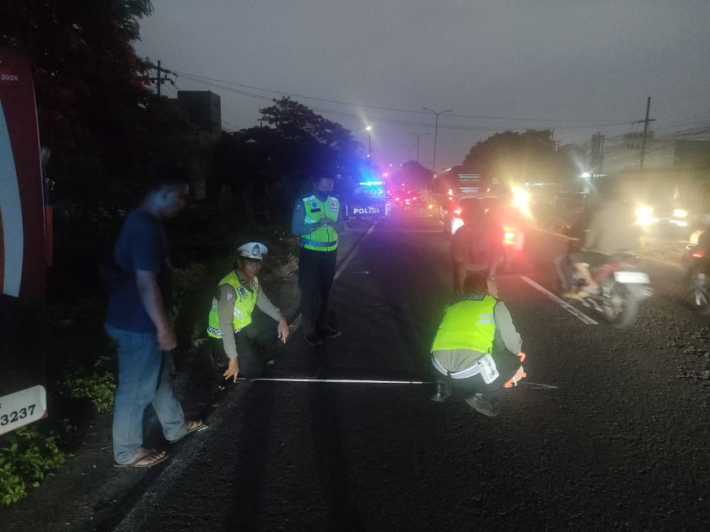Remaja Sidoarjo Tewas Usai Tabrak Truk Dishub di Pasuruan
