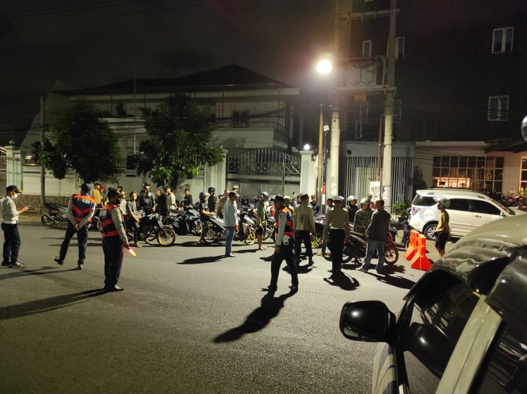 Antisipasi Balap Liar, Polisi Amankan 67 Motor di Raya Jemursari Surabaya