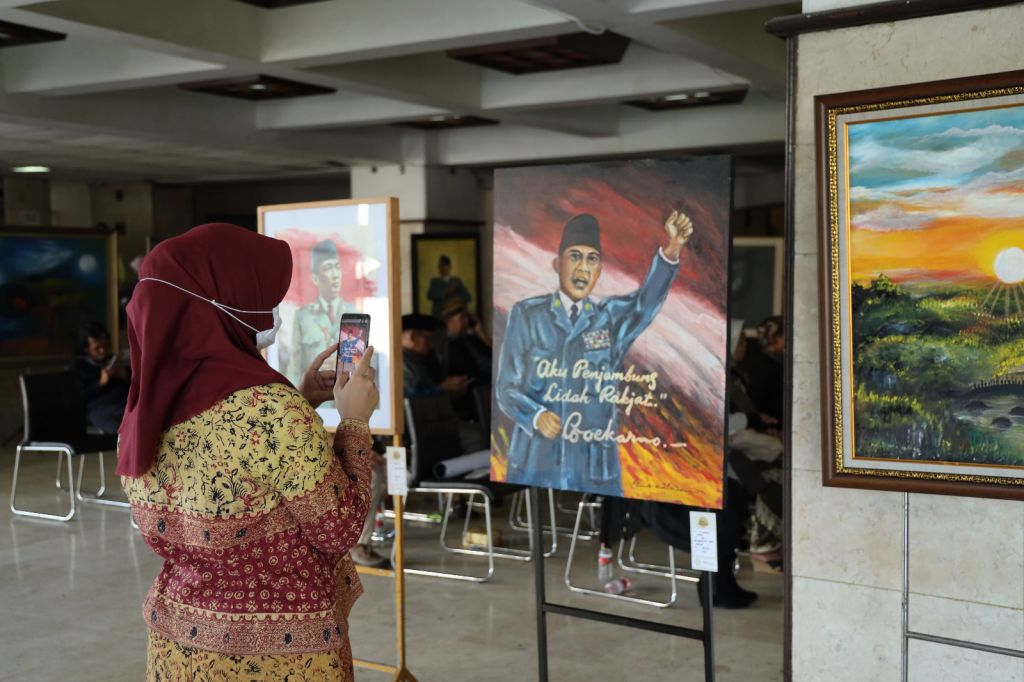 Untag Surabaya Gelar Orasi Budaya dan Pameran Lukisan Peringati Bulan Bung Karno