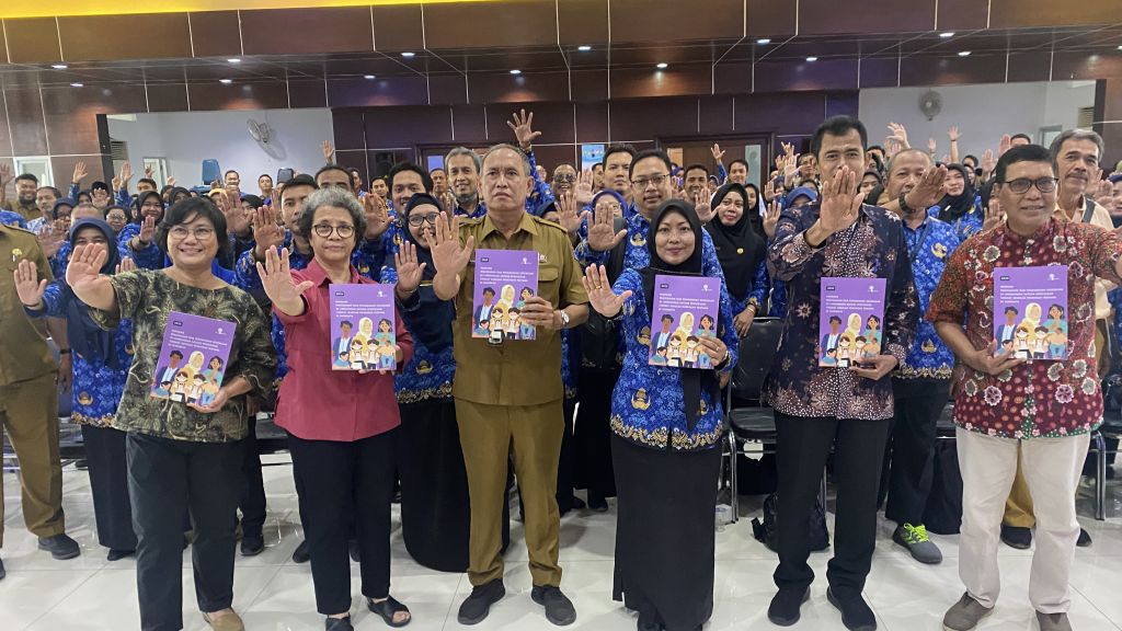 Ubaya Bersama Savy Amira Luncurkan Panduan PPK untuk Pelajar SMP di Surabaya