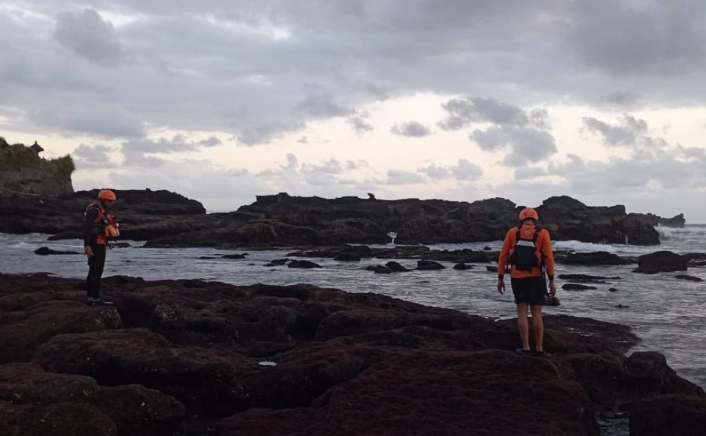 3 Orang Dilaporkan Terseret Ombak Pantai Mengening, Bali