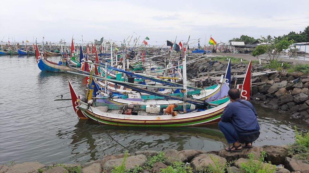 Nelayan Situbondo Enggan Melaut dan Memilih jadi Kuli Bangunan
