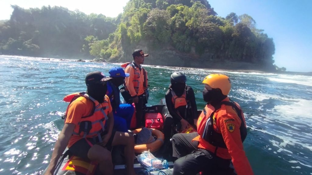 Pencari Gurita di Pantai Pangasan Pacitan Hilang Terseret Ombak