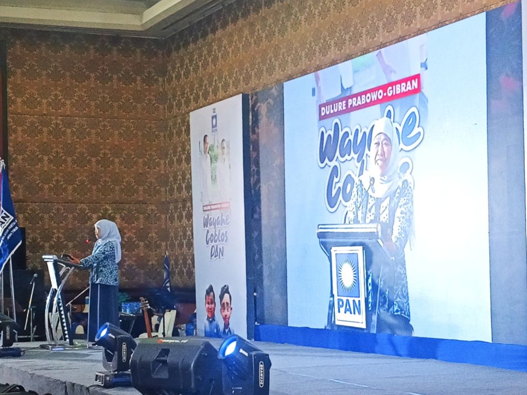 Deretan Pantun Khofifah saat Konsolidasi Caleg PAN se Jatim di Surabaya