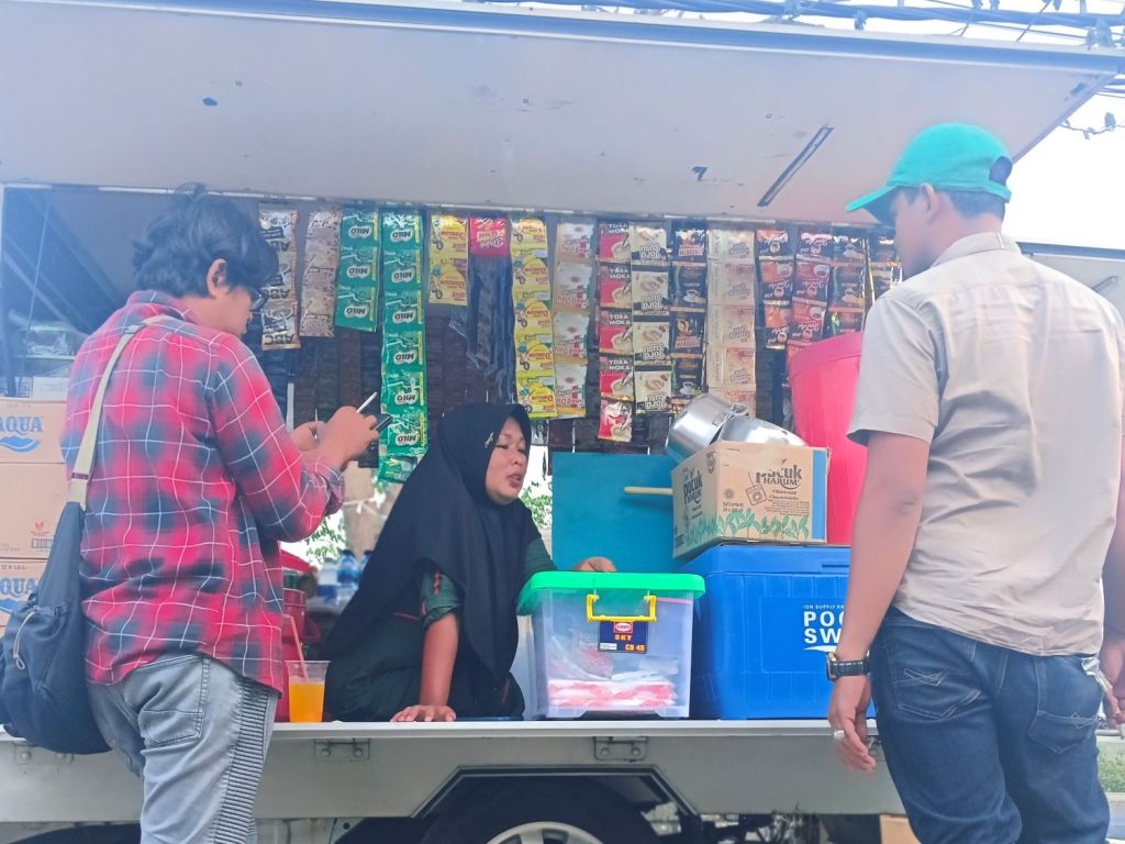 Selama Event Piala Dunia di GBT Surabaya Puluhan Pedagang Lokal Dilarang Berjualan