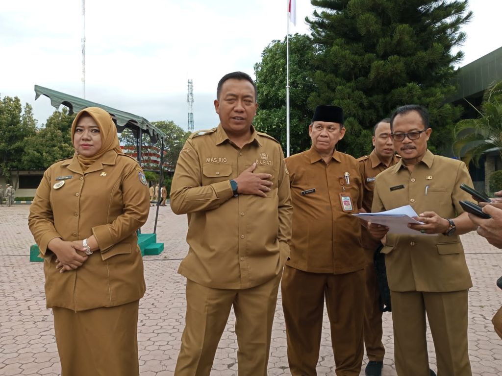 Bupati Situbondo Minta Maaf hingga Borong Hasil Kerajinan
