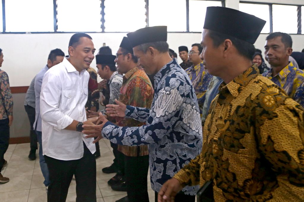 155 PPK di Surabaya Siap Bertugas, Wali Kota Eri Cahyadi Minta Jaga Netralitas