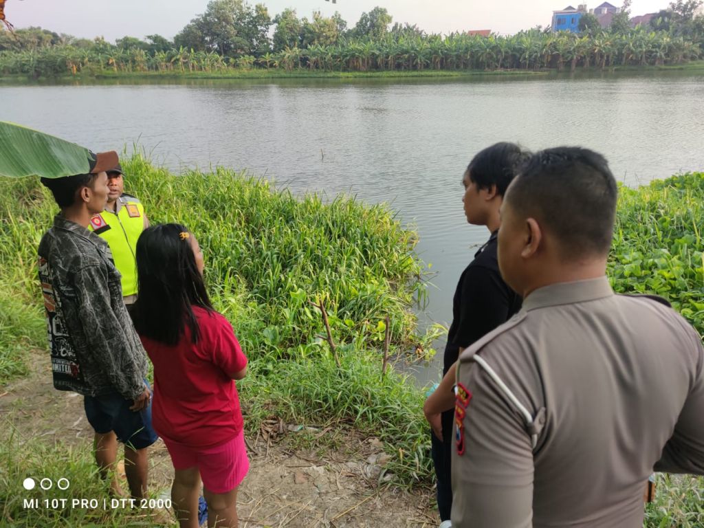 Perahu Terbalik, Pemancing di Mojokerto Tewas