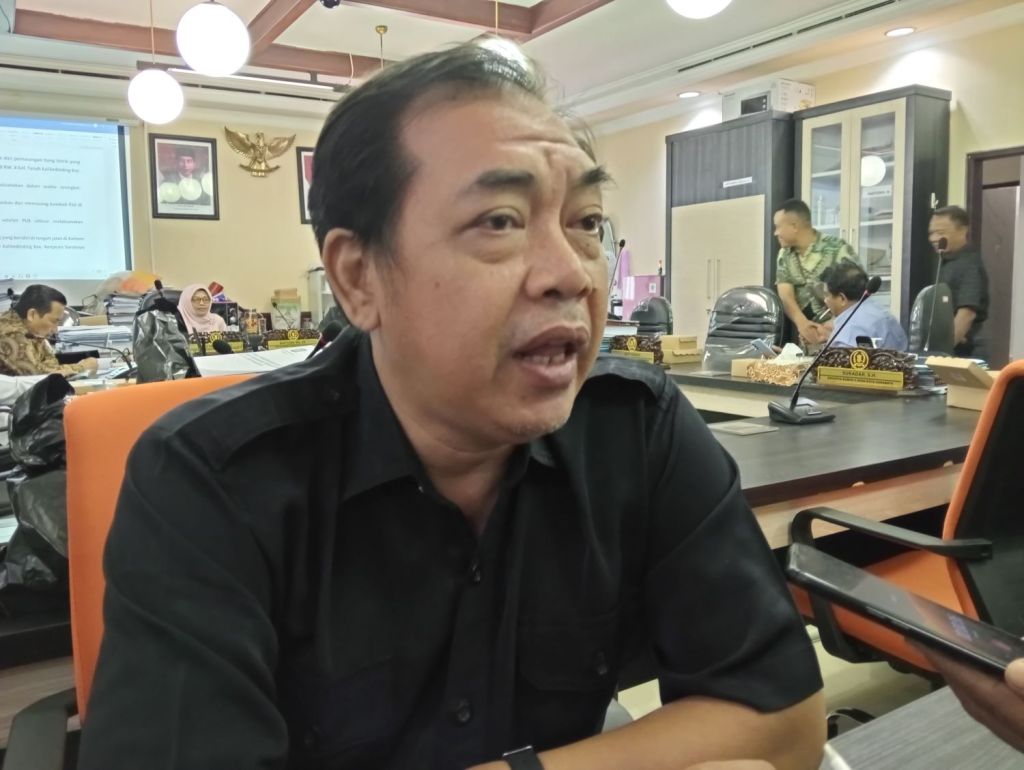 6 Tiang Milik PLN Wilayah Kali Kedinding Surabaya Akhirnya Dipindah, Ini Alasannya