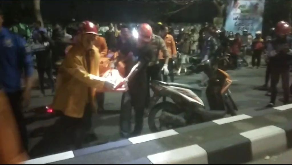 Ngebut, Oleng, Pemotor Surabaya Dijemput Ajal
