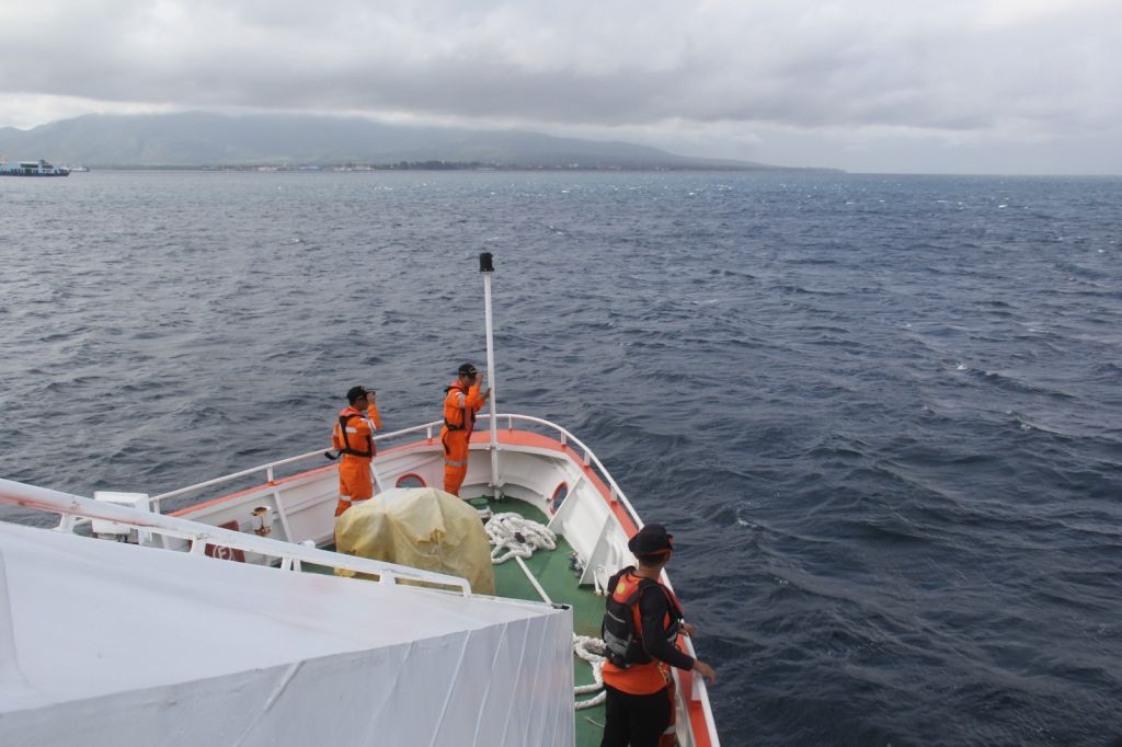 Ratusan Personel SAR Dikerahkan Cari 30 Orang Korban Tenggelamnya Kapal Selat Bali