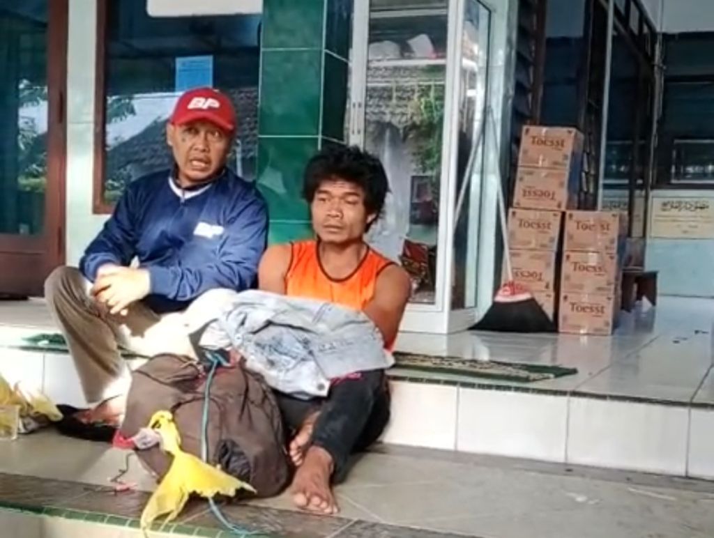 Tepergok Obok-obok Dua Musala di Banyuwangi, Pria ini Pura-pura Sinting