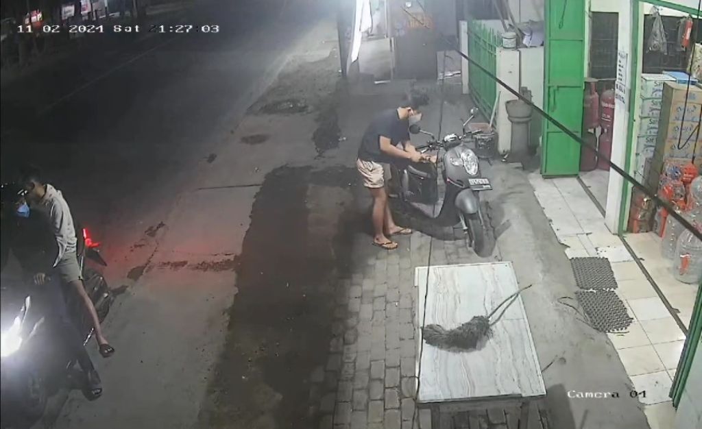 CCTV dan Teriakan Rio Gagalkan Pencurian Motor di Mojokerto