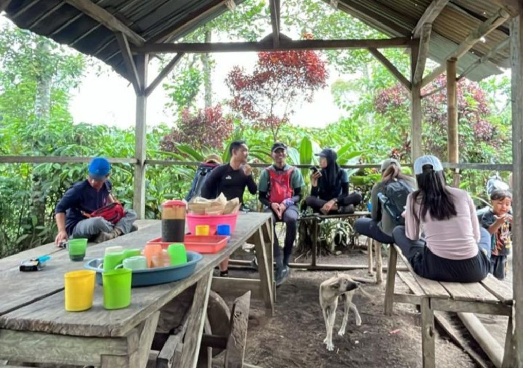 Gunung Raung Erupsi, Belasan Pendaki Turun