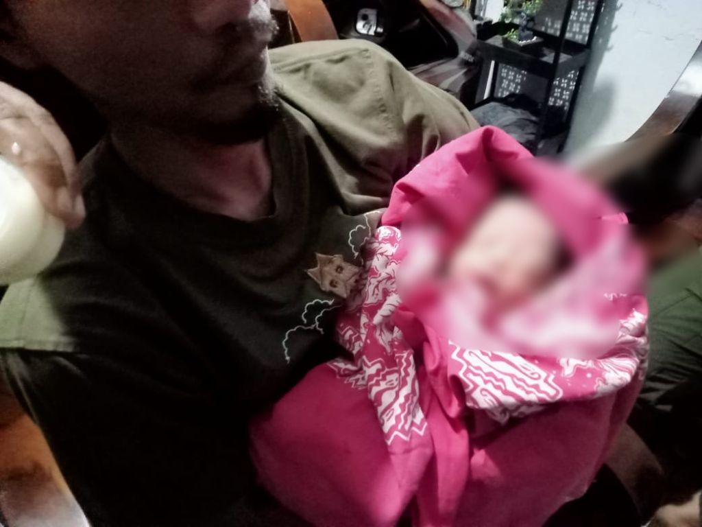 Gempar, Penemuan Bayi Perempuan di Atap Rumah Warga Surabaya