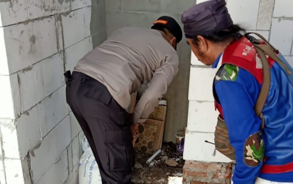 Gali Tanah untuk Septic Tank, Warga Surabaya Temukan Granat