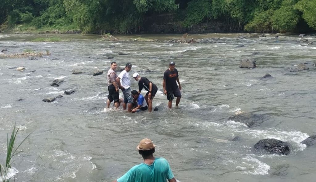 Mayat Lancap Ditemukan Tersangkut Batu Sungai Bedadung Jember