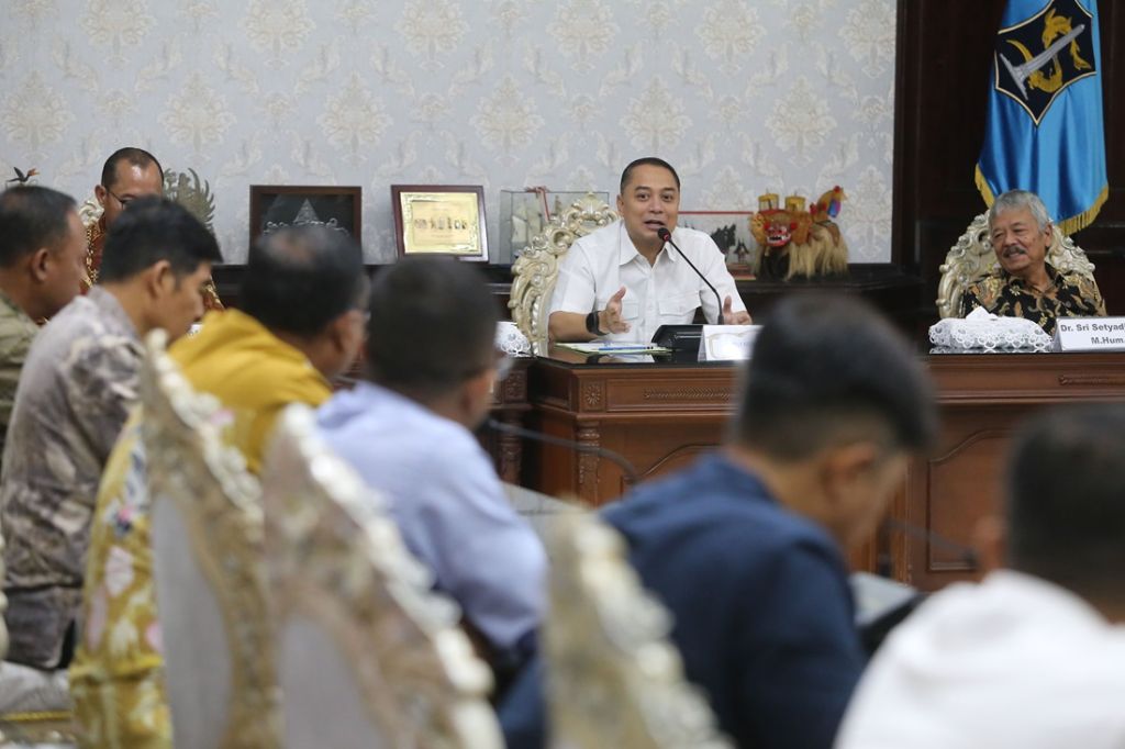 Ramalan Zodiak hingga Pelantikan Pengurus INTI Surabaya