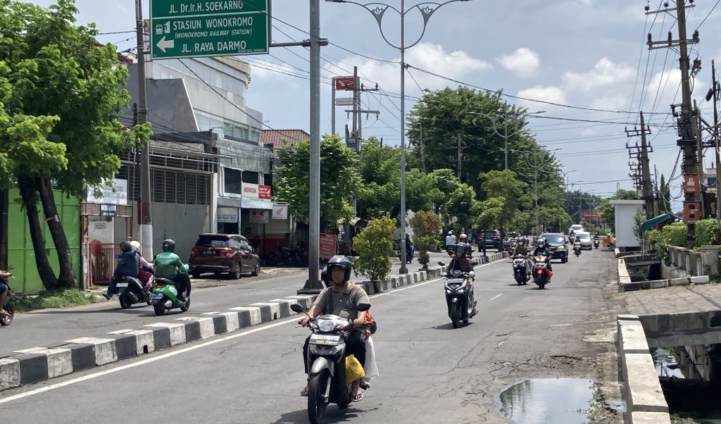 Pemkot Surabaya Bakal Betonisasi dan Pengaspalan Jalan Raya Kedung Baruk-Kalirungkut