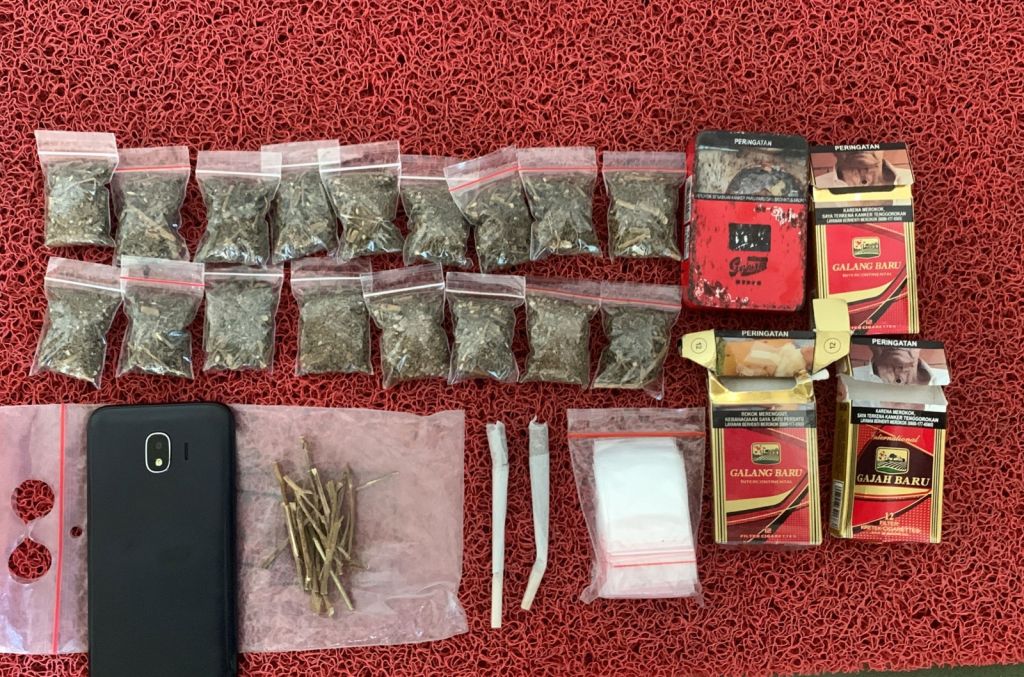 Karyawan Ekspedisi Edarkan Ganja, Disergap Polisi Surabaya Usai 3 Kali Transaksi