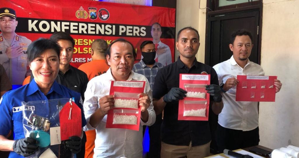 Dua Pengedar di Mojokerto Disergap, 403 Gram Sabu dan 3 Ribu Butir Pil Koplo Disita