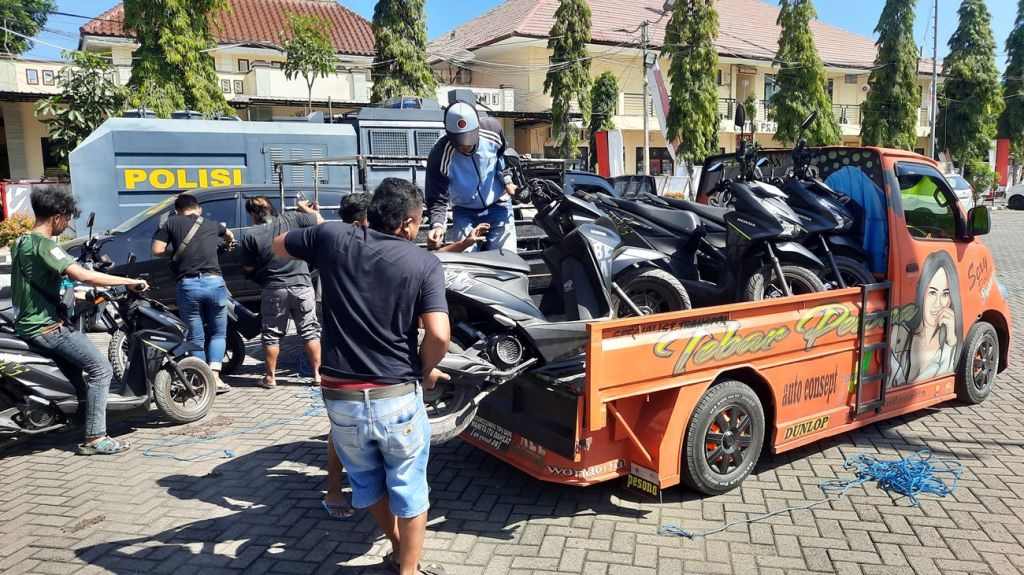 Pengiriman 9 Motor Diduga Bodong dari Situbondo ke Madura Digagalkan Polisi