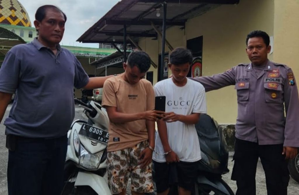 Aksi Licik 2 Pemuda Bawa Kabur Motor dan Ponsel Bermodus COD di Surabaya