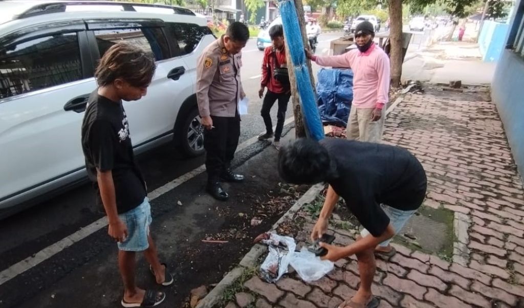 Pemuda Penjual Buah di Jember Dibacok Gerombolan Pemotor Misterius