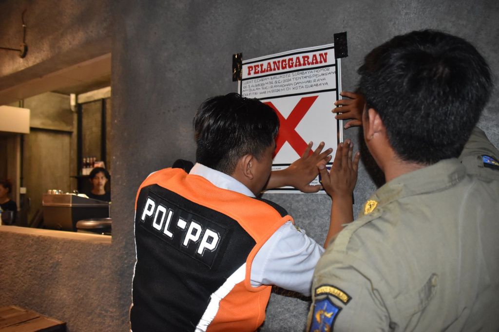 Bandel Masih Jual Bir, Pigmalion Disegel Satpol PP Surabaya