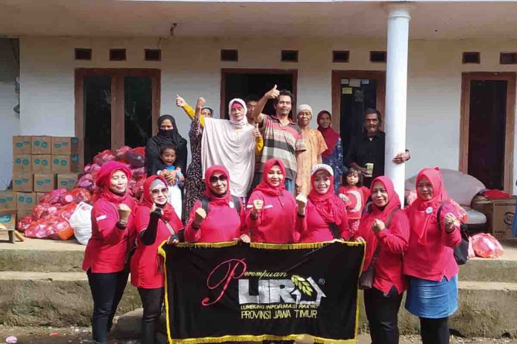 DPW Perempuan LIRA Jatim Serahkan Bantuan ke Korban Erupsi Semeru