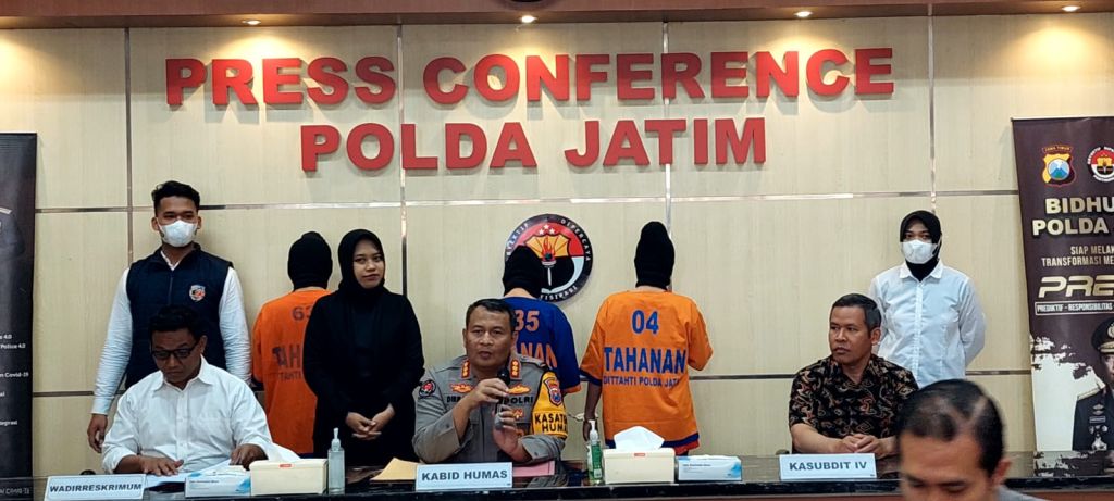 Pesta Seks di Vila Kota Batu Digerebek: Libatkan Pasutri, Saling Tukar Pasangan