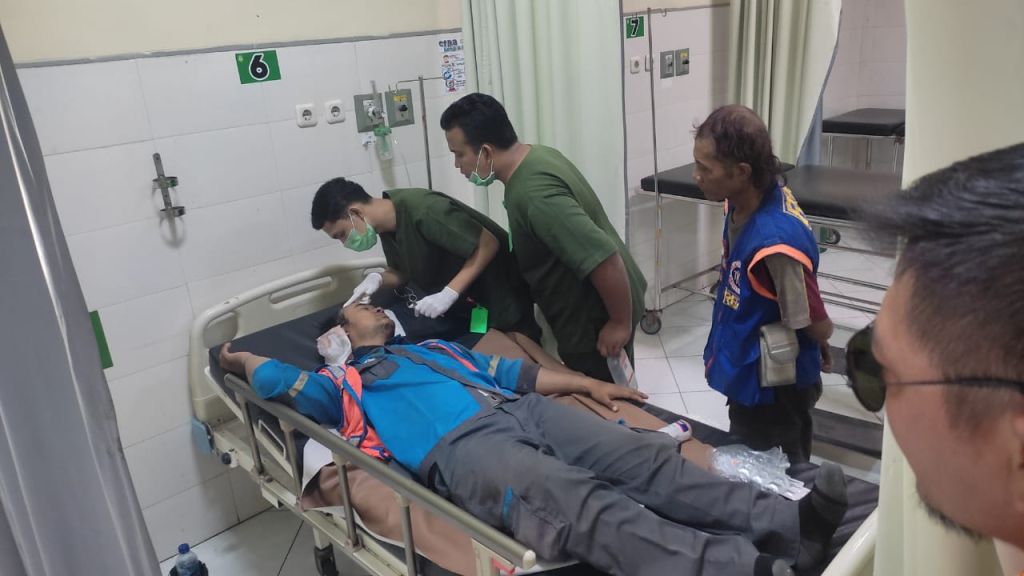 Hendak Sarapan ke Warung, Dua Petugas PLN Mojokerto Dikeroyok