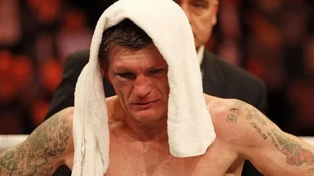 Dunia Tinju Berduka, Ricky Hatton "The Hitman" Tutup Usia di 46 Tahun