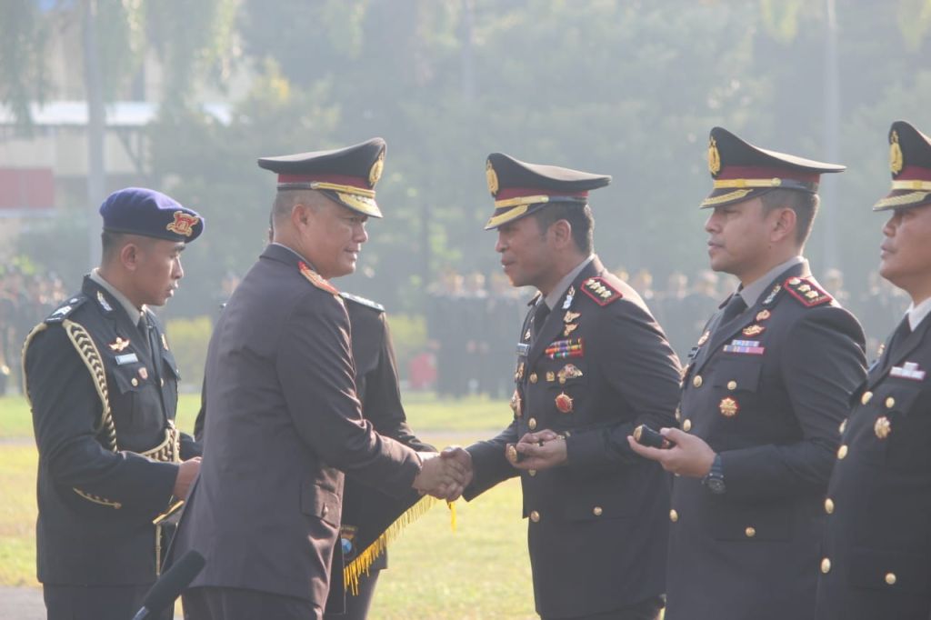 Kapolresta Sidoarjo Terima Pin Emas Kapolri