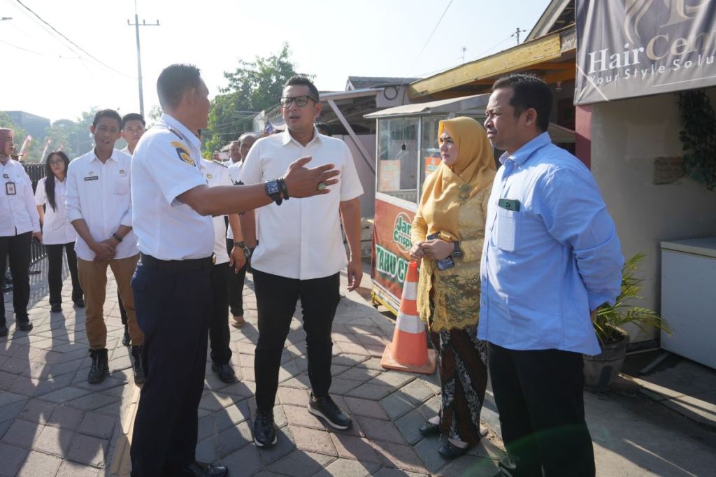 Tidak Sedap Dipandang, Pj Wali Kota Mojokerto Tertibkan Booth dan Parkir