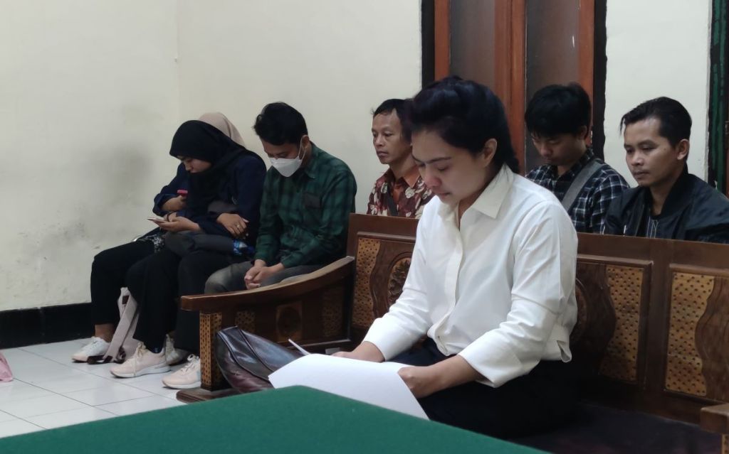 Direktur PT GTI Menangis Bacakan Pledoi dalam Kasus Penipuan