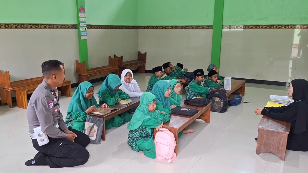 Inspiratif, Polisi di Mojokerto Ini Bangun TPQ dan Santri Tidak Ditarik Biaya