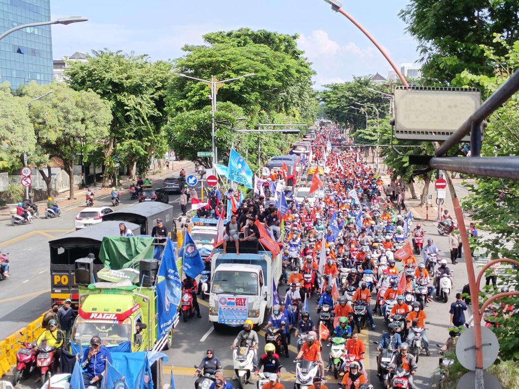 Polisi Buru Oknum Buruh yang Serang Dua Satpol PP Surabaya saat Demo