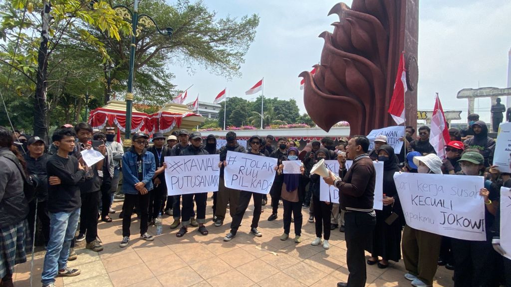 Politisi PDIP Jatim Ikut Demo di Surabaya, Serukan Mahasiswa Turun ke Jalan