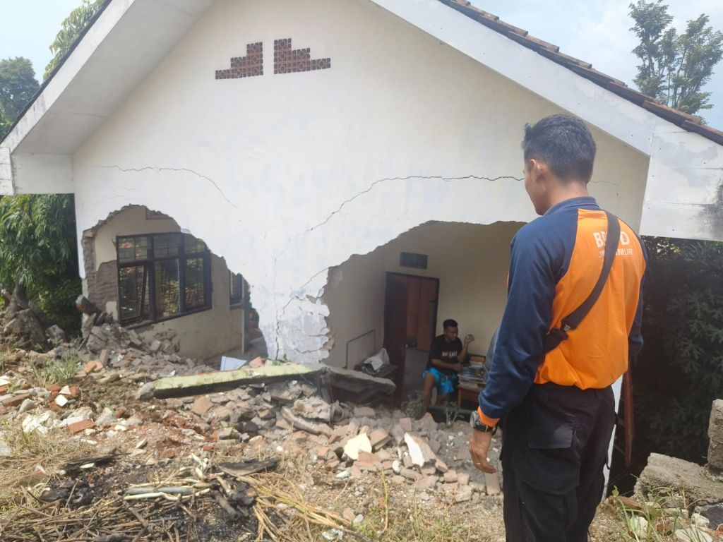 Dinding Ruang Perpustakaan SDN Sumbersari 02 Jember Jebol, Ini Kata BPBD