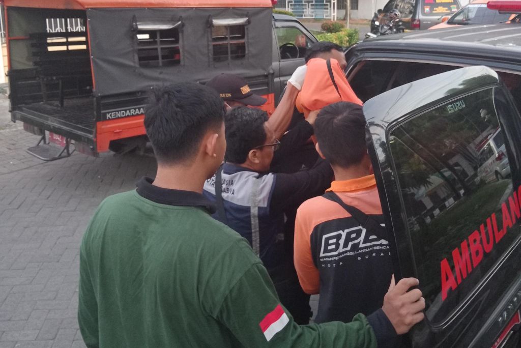 Pria Misterius Ditemukan Tewas Penuh Luka di Surabaya