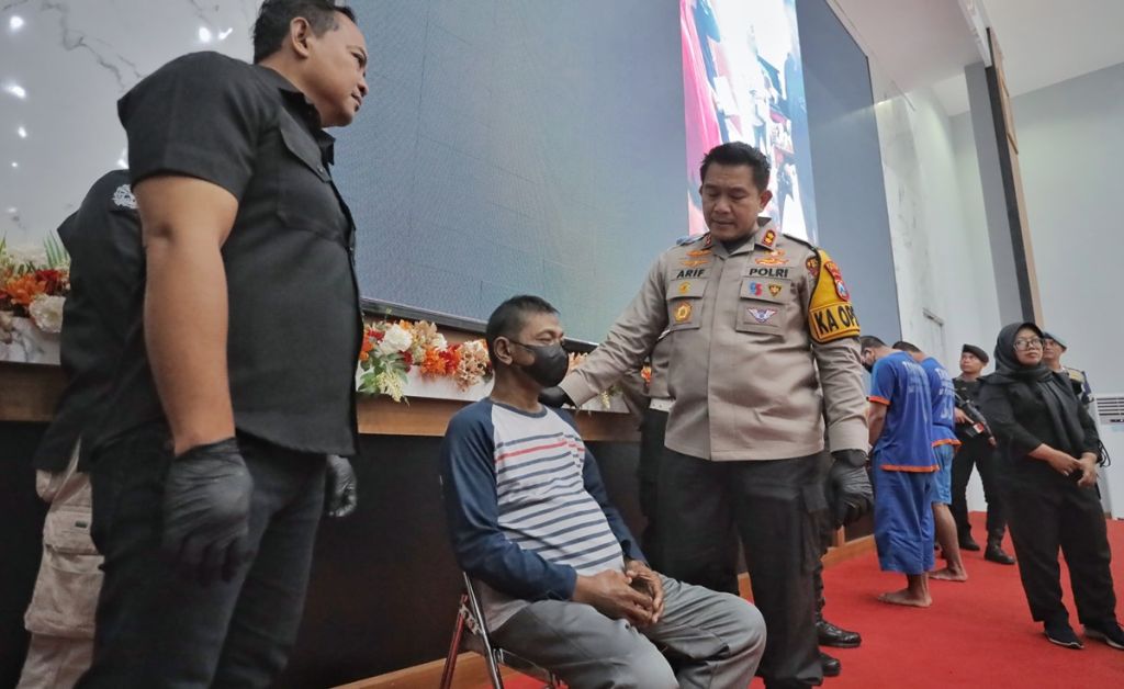 Polres Blitar Gerebek Produksi Miras Oplosan, Jerat Produsen dengan UU Pangan