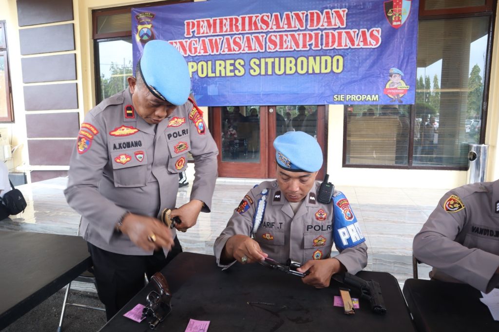 Propam Polres Situbondo Periksa Puluhan Senpi Personel
