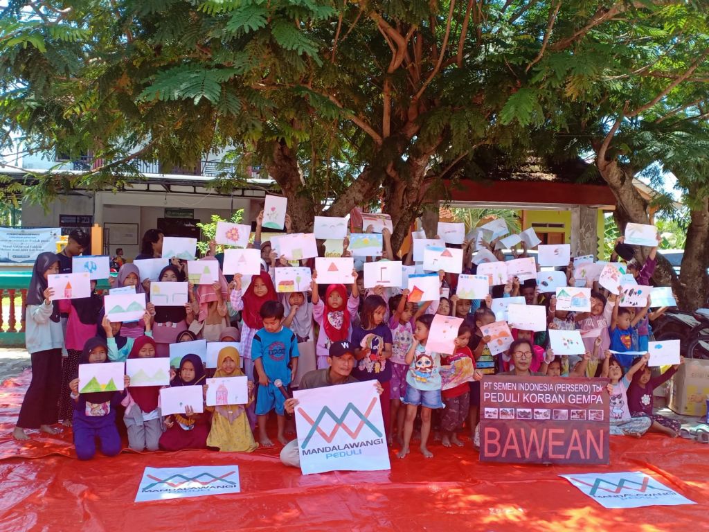 Psikososial Anak-anak Korban Gempa Bawean oleh Puskris Kesehatan dan Mandalawangi