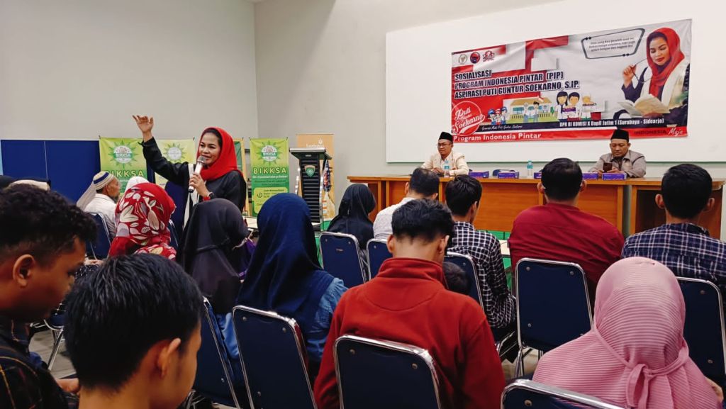 Puti Guntur Soekarno Salurkan 212 Beasiswa PIP untuk Pelajar Muhammadiyah Surabaya