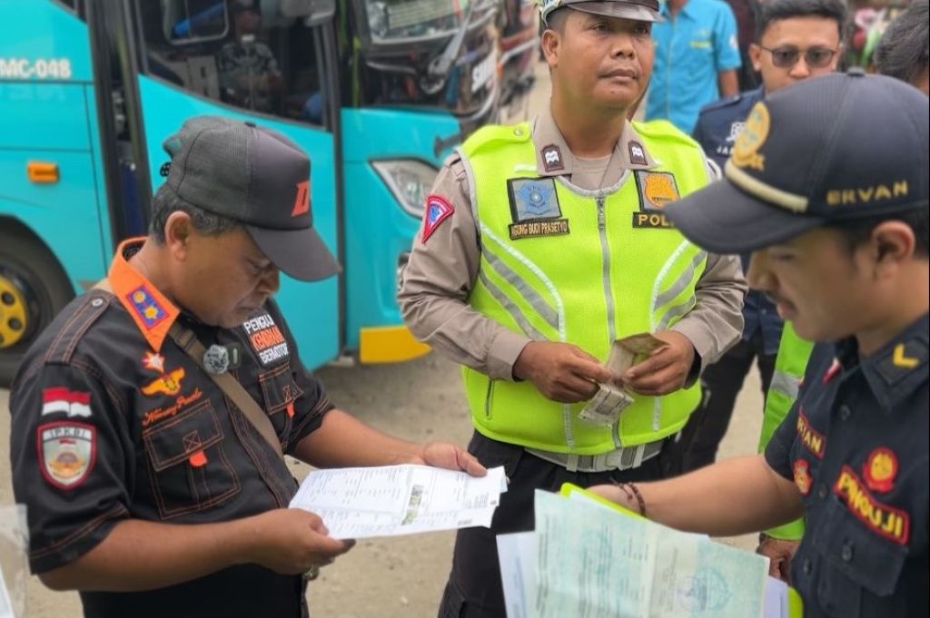 BPTD Jatim hingga Polisi Ramcek Kelaikan Bus di Wisata Religi Bangkalan